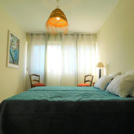 Lumineux T4 Le Mont Joyeux Vue Mer Avec Parking Et Piscine Appartement Antibes